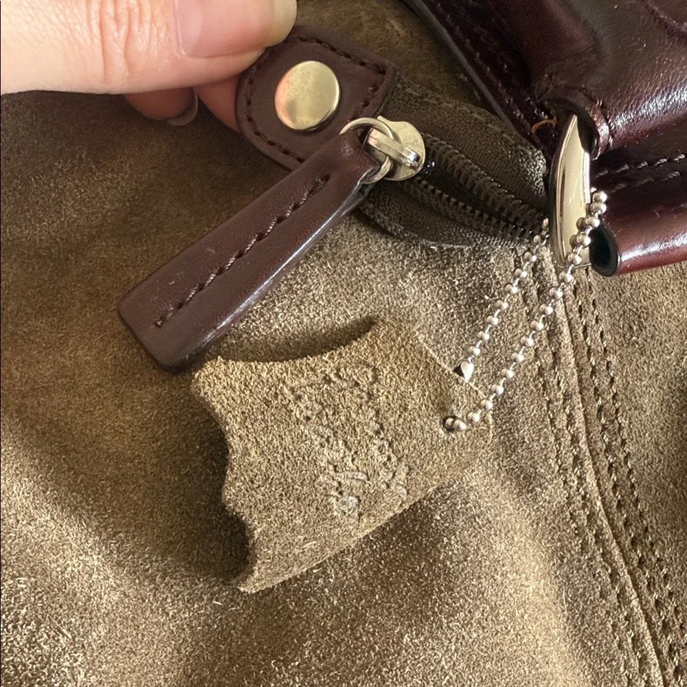 A. Giannetti Elegant Duffel Bag 🧳 - Picture 17 of 17